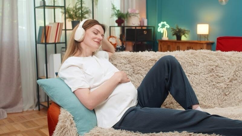 Listening music by pregnant woman